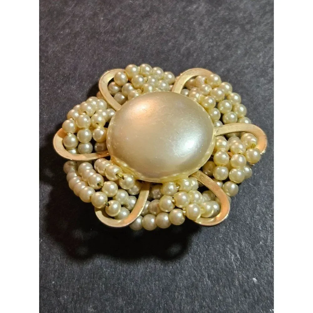 Gold tone vintage faux pearl brooch round